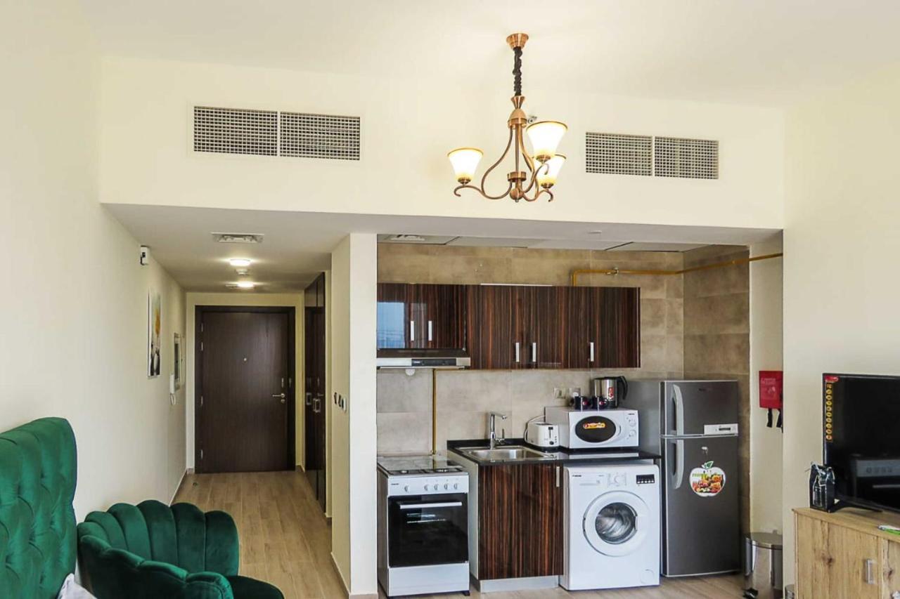 Oyo 860 Studio Apartment, Maya Tower 4, Jumeirah Village Triangle Дубай Екстер'єр фото