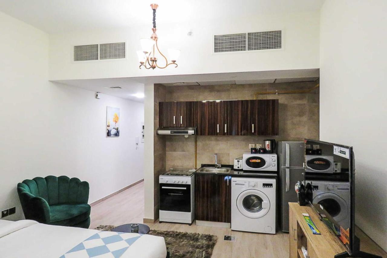 Oyo 860 Studio Apartment, Maya Tower 4, Jumeirah Village Triangle Дубай Екстер'єр фото