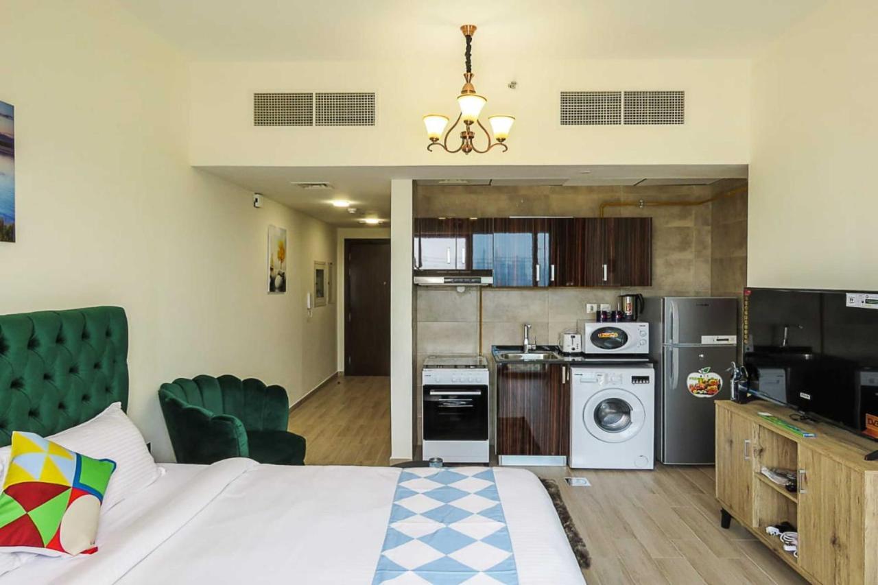 Oyo 860 Studio Apartment, Maya Tower 4, Jumeirah Village Triangle Дубай Екстер'єр фото