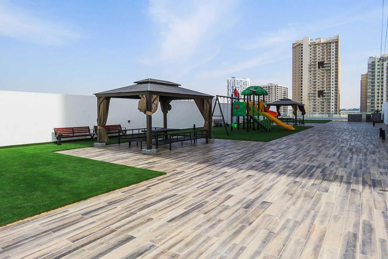 Oyo 860 Studio Apartment, Maya Tower 4, Jumeirah Village Triangle Дубай Екстер'єр фото